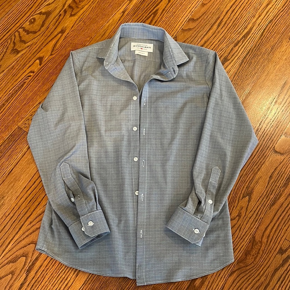 Mizzen + Main trim fit button down